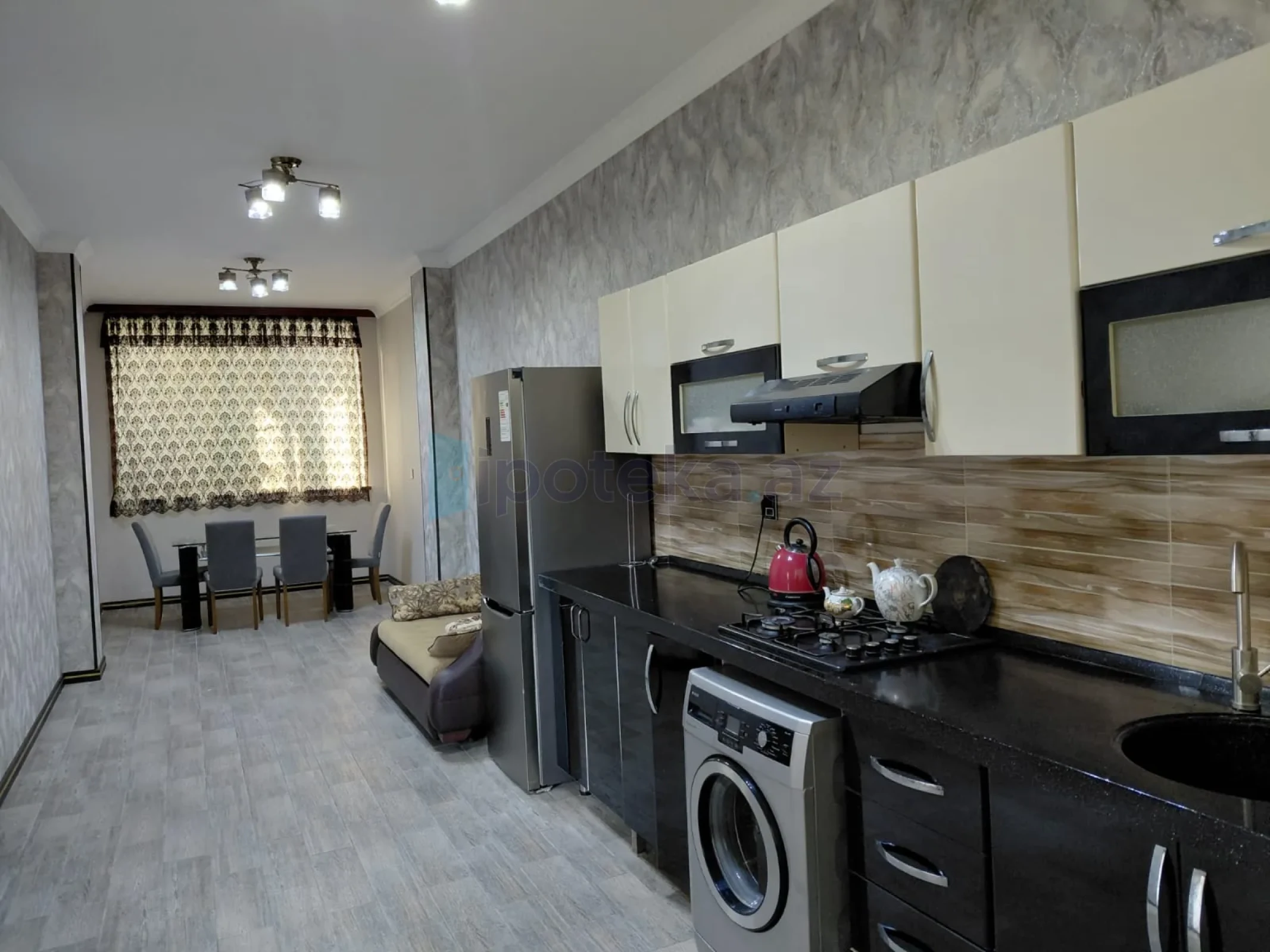 Satılır 6 otaqlı mənzil 300 m²