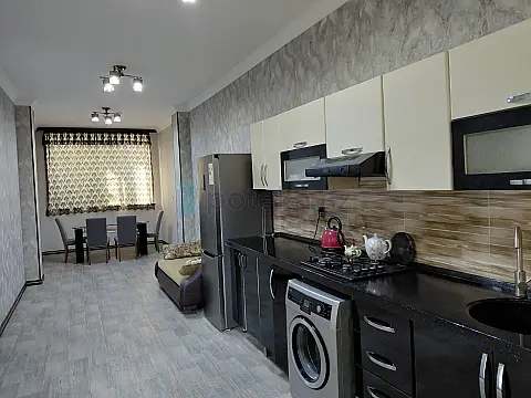 Satılır 6 otaqlı mənzil 300 m²