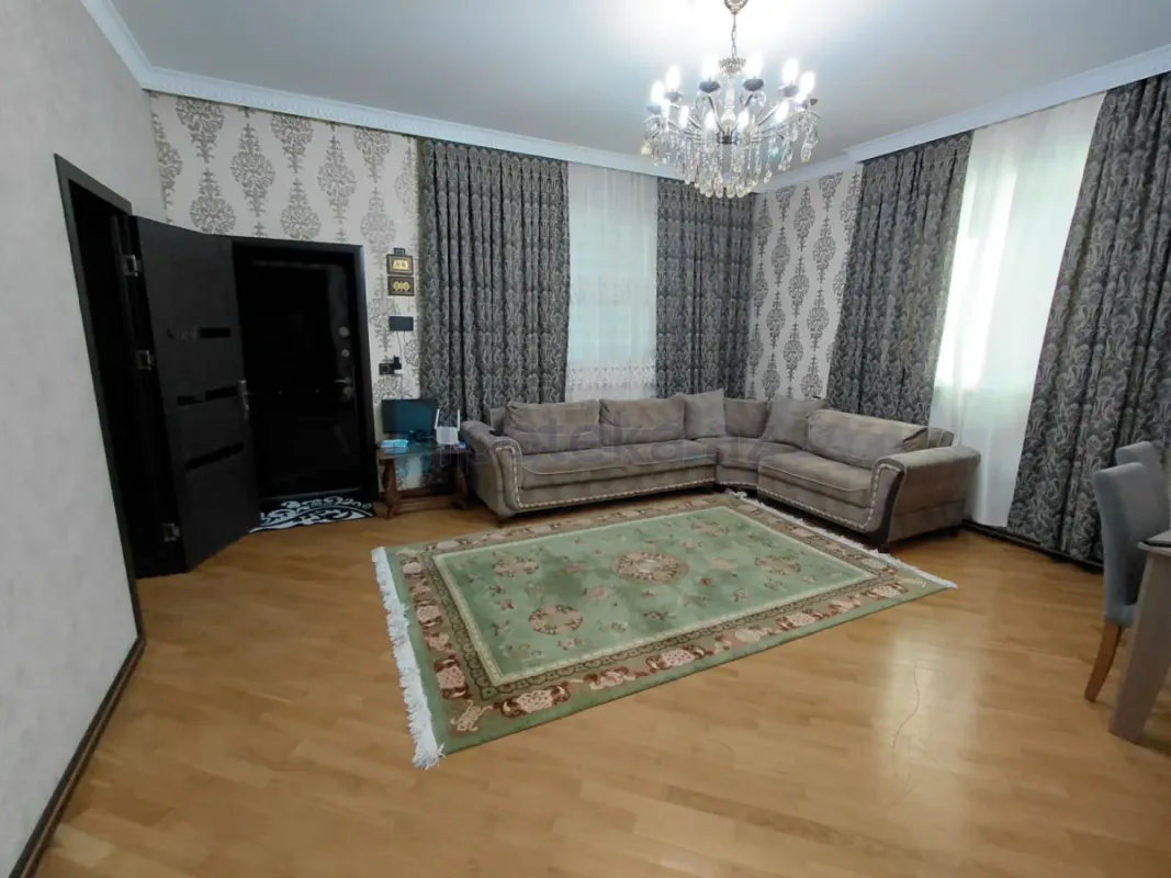 Satılır 6 otaqlı mənzil 300 m²