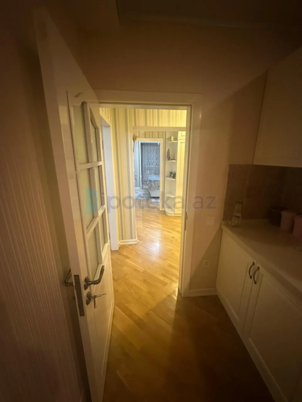 Satılır 3 otaqlı köhnə tikili 90 m²
