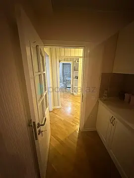 Satılır 3 otaqlı köhnə tikili 90 m²