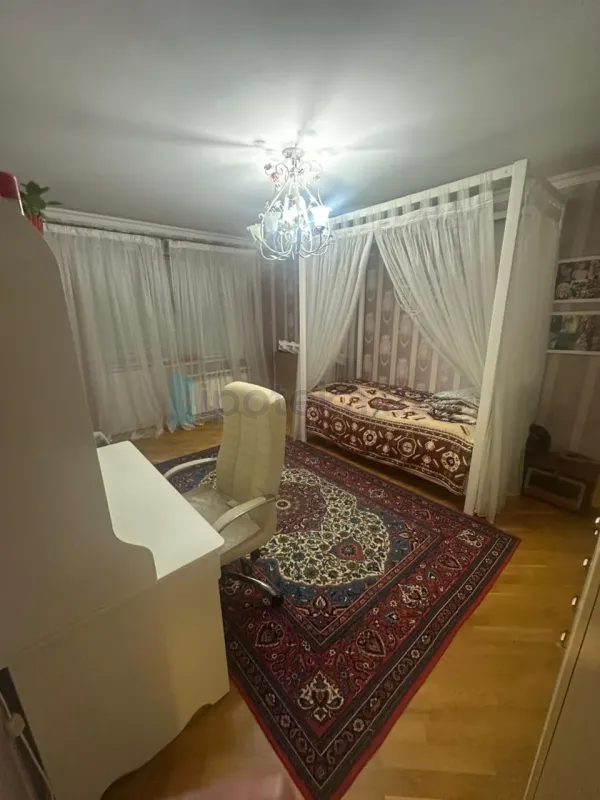 Satılır 3 otaqlı köhnə tikili 90 m²