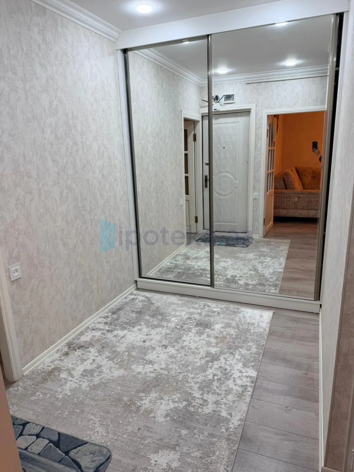 Satılır 2 otaqlı köhnə tikili 60 m²