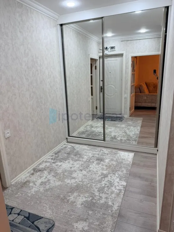 Satılır 2 otaqlı köhnə tikili 60 m²
