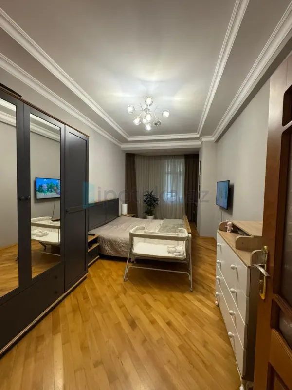 Satılır 3 otaqlı yeni tikili 140 m²