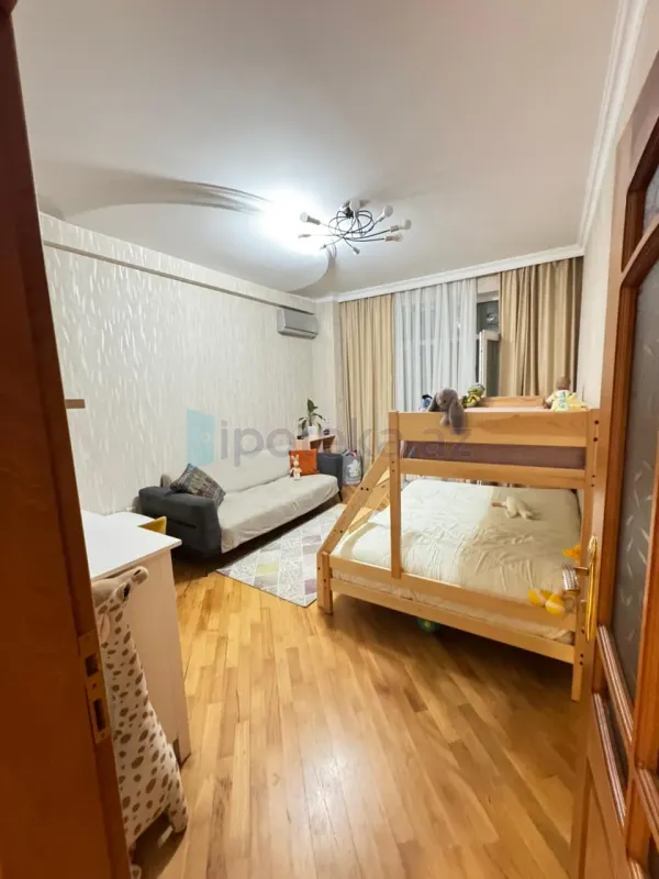 Satılır 3 otaqlı yeni tikili 140 m²