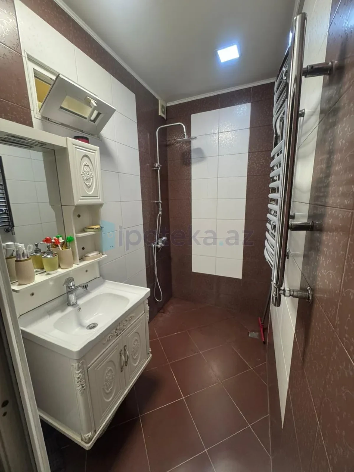Satılır 4 otaqlı köhnə tikili 90 m²