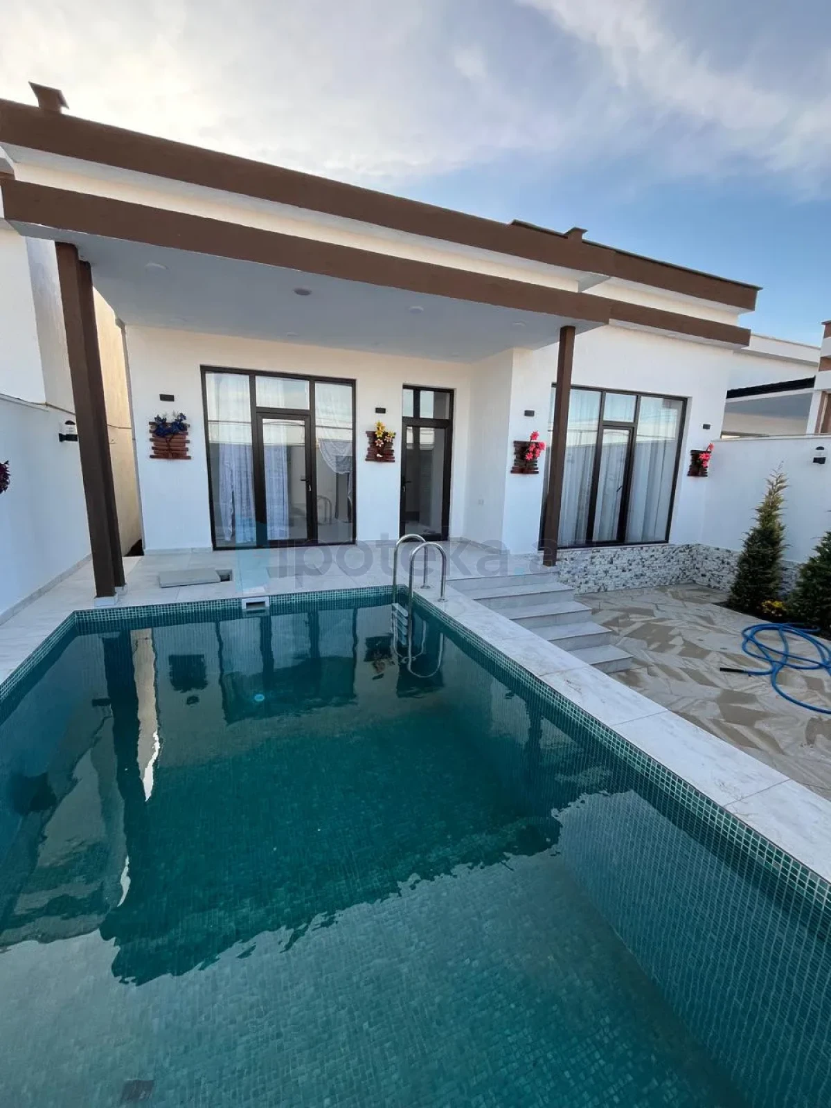 Satılır 4 otaqlı həyət evi 120 m²