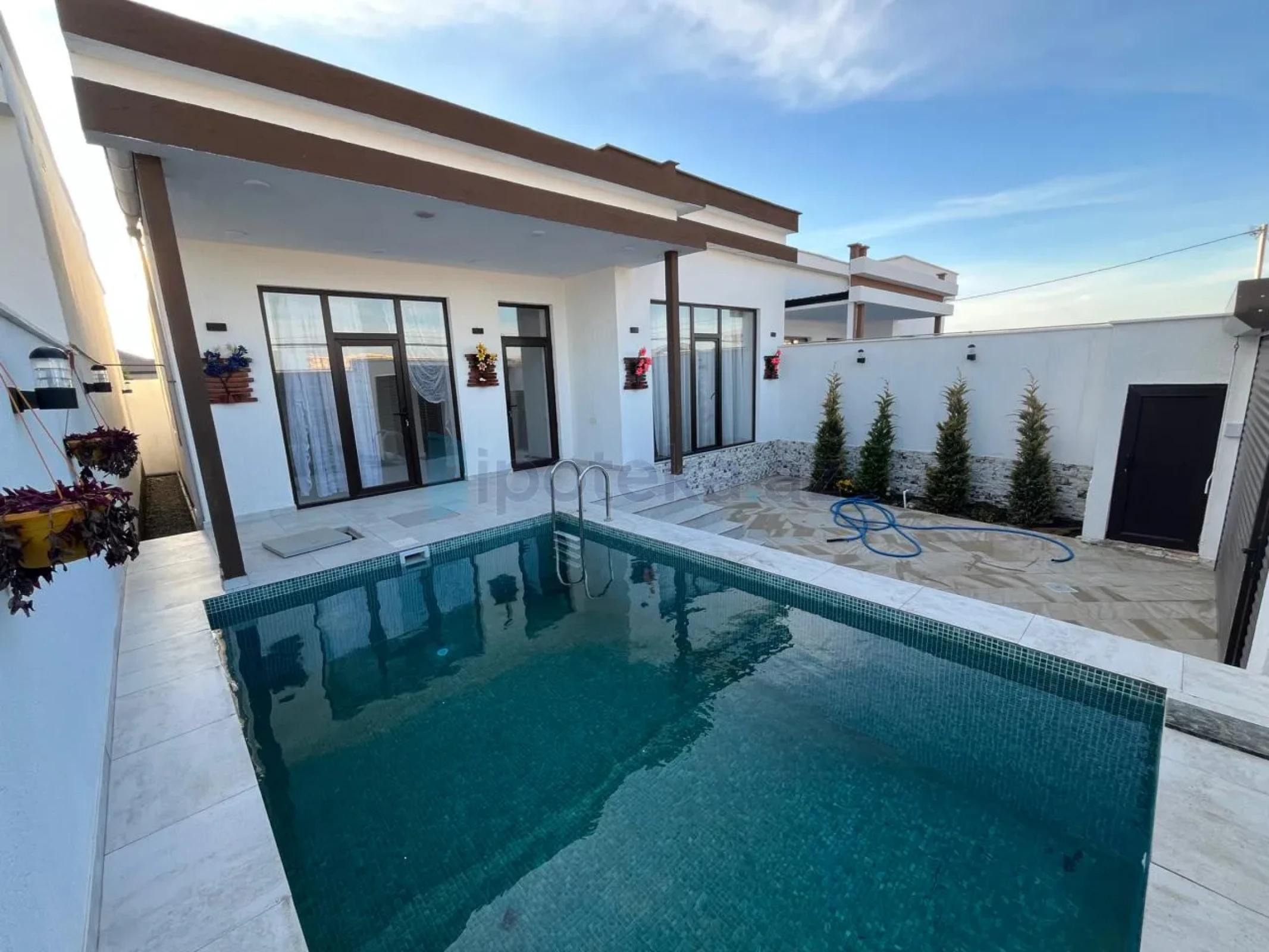 Satılır 4 otaqlı həyət evi 120 m²