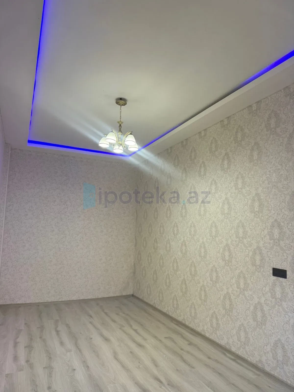 Satılır 1 otaqlı köhnə tikili 40 m²