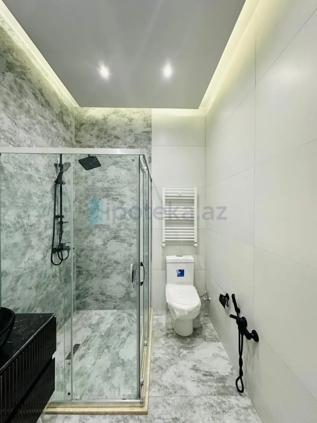 Satılır 3 otaqlı mənzil 140 m²