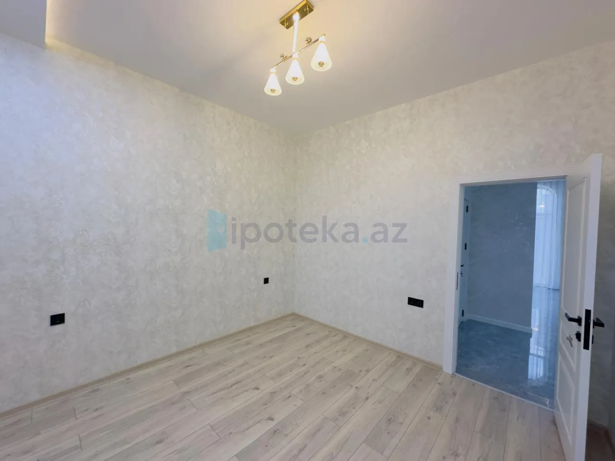 Satılır 4 otaqlı mənzil 140 m²