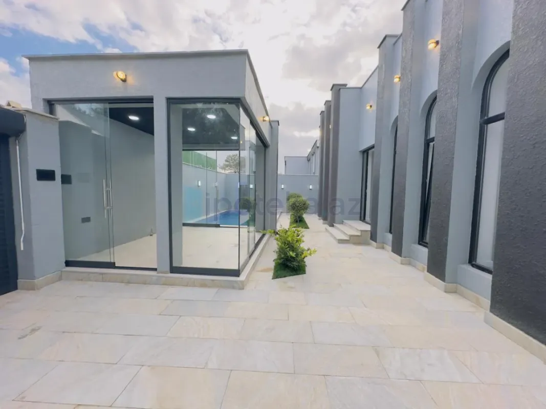 Satılır 4 otaqlı mənzil 140 m²