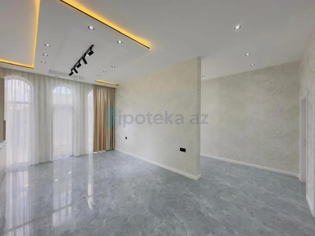Satılır 4 otaqlı mənzil 140 m²