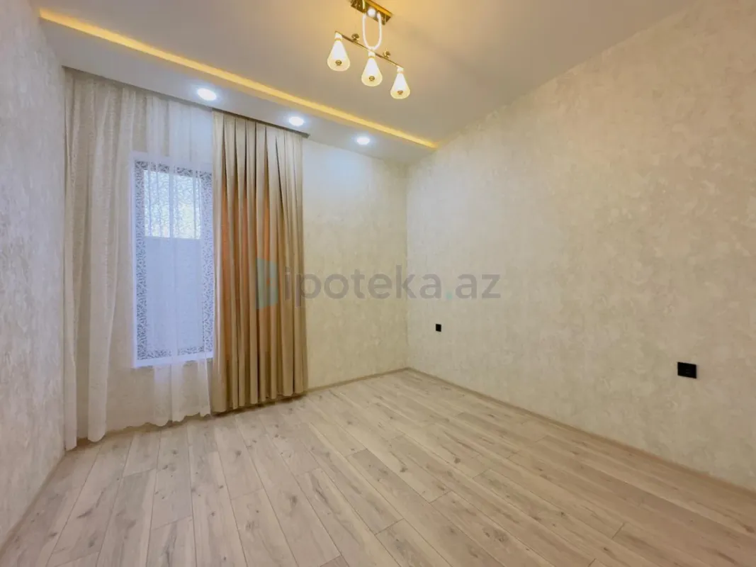 Satılır 4 otaqlı mənzil 140 m²