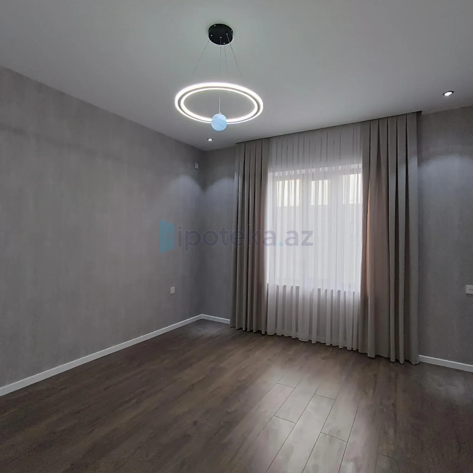 Satılır 3 otaqlı mənzil 170 m²