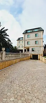 Satılır 20 otaqlı həyət evi 2000 m²