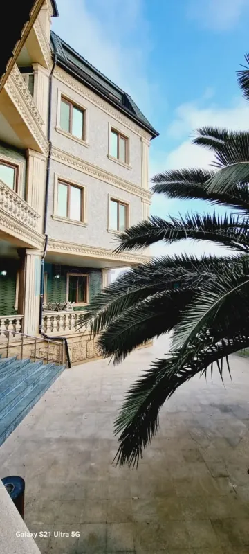 Satılır 20 otaqlı həyət evi 2000 m²