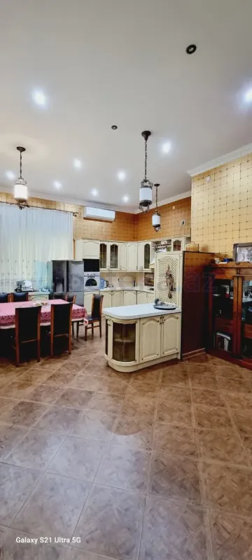 Satılır 20 otaqlı həyət evi 2000 m²