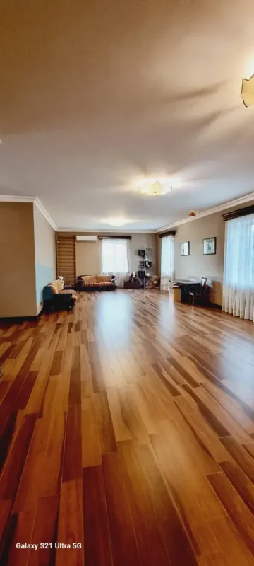 Satılır 20 otaqlı həyət evi 2000 m²