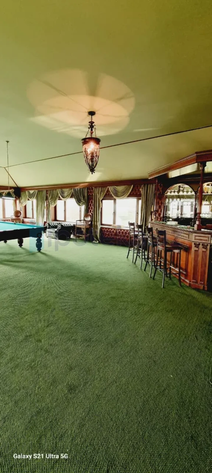 Satılır 20 otaqlı həyət evi 2000 m²