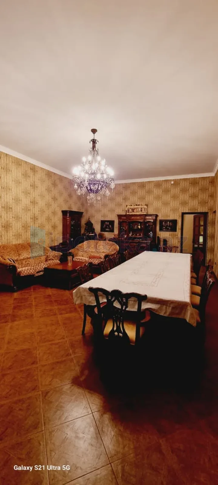 Satılır 20 otaqlı həyət evi 2000 m²