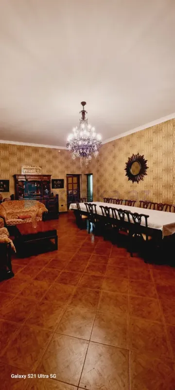 Satılır 20 otaqlı həyət evi 2000 m²