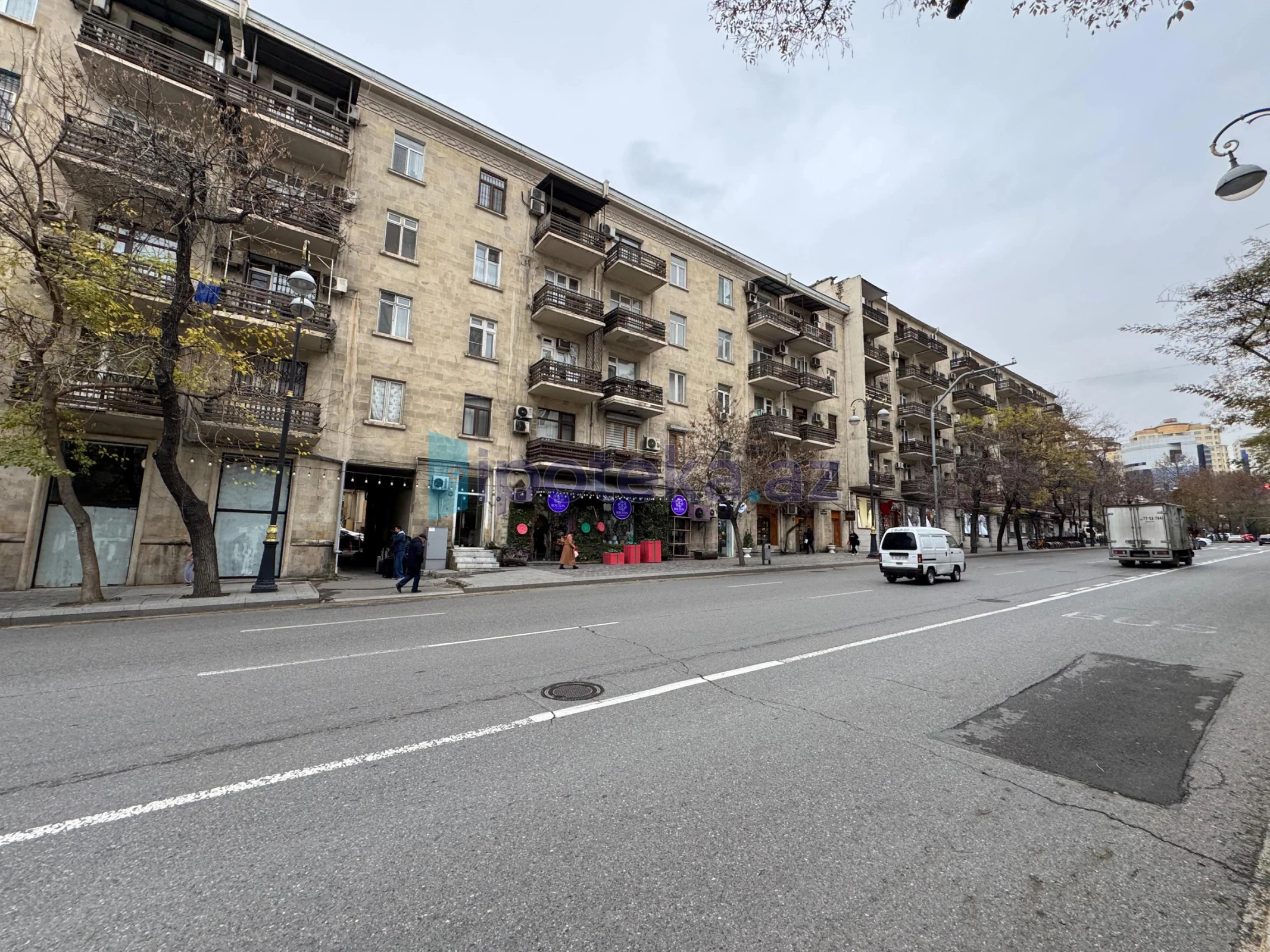 Satılır 2 otaqlı köhnə tikili 76 m²