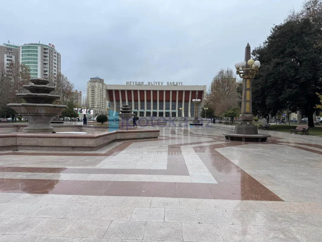 Satılır 2 otaqlı köhnə tikili 76 m²