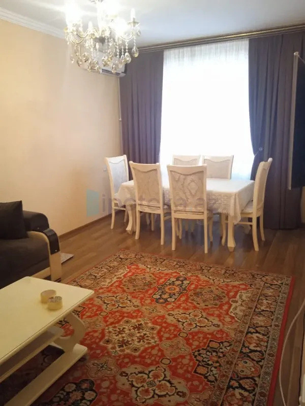 Satılır 2 otaqlı köhnə tikili 55 m²