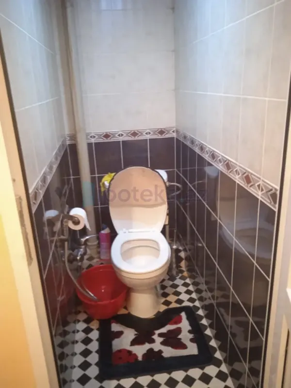 Satılır 2 otaqlı köhnə tikili 55 m²