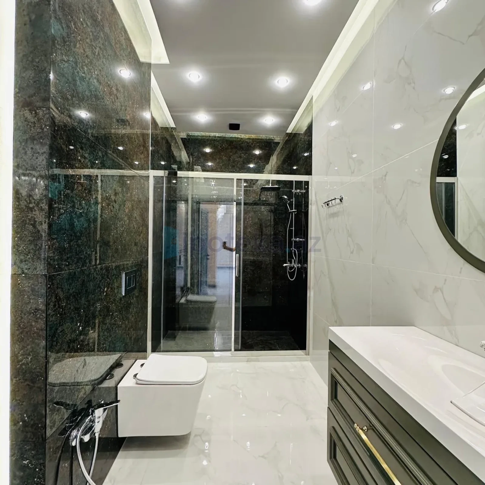 Satılır 4 otaqlı mənzil 200 m²