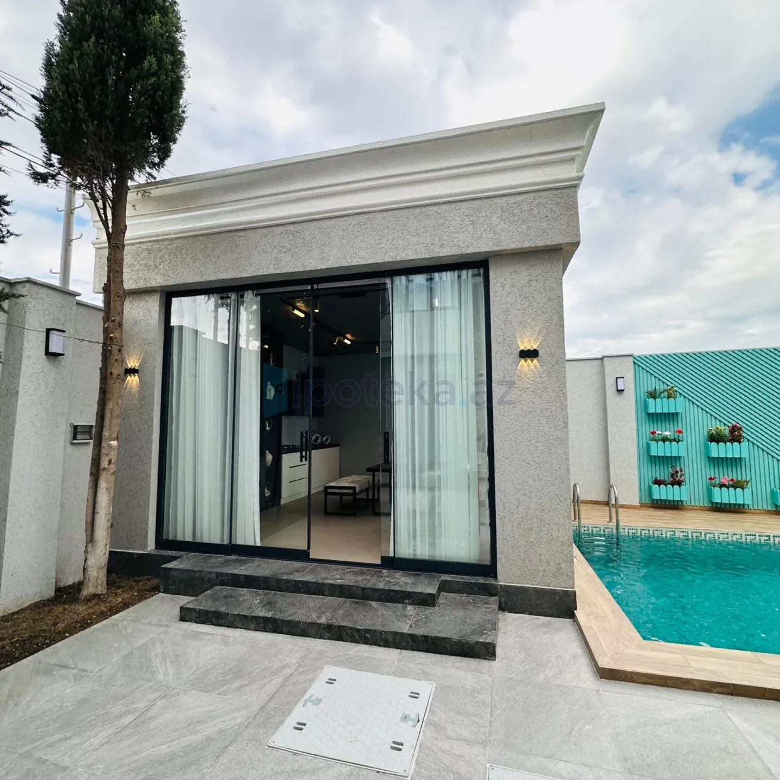 Satılır 4 otaqlı mənzil 200 m²