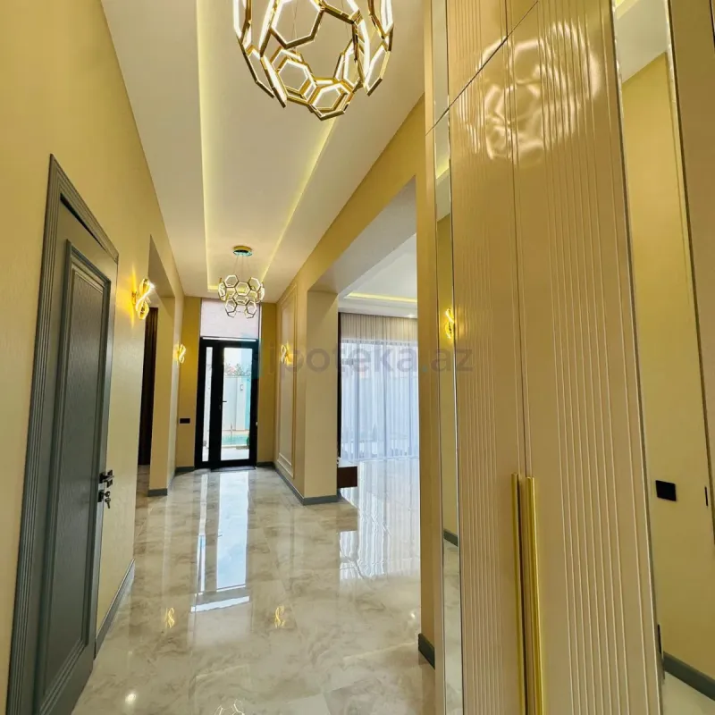 Satılır 4 otaqlı mənzil 200 m²