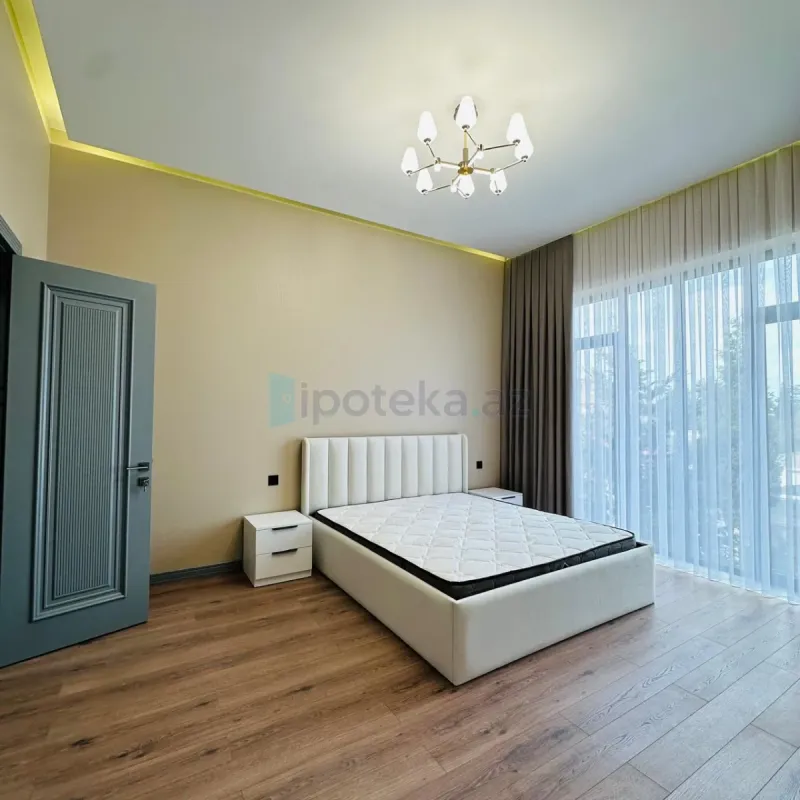 Satılır 4 otaqlı mənzil 200 m²