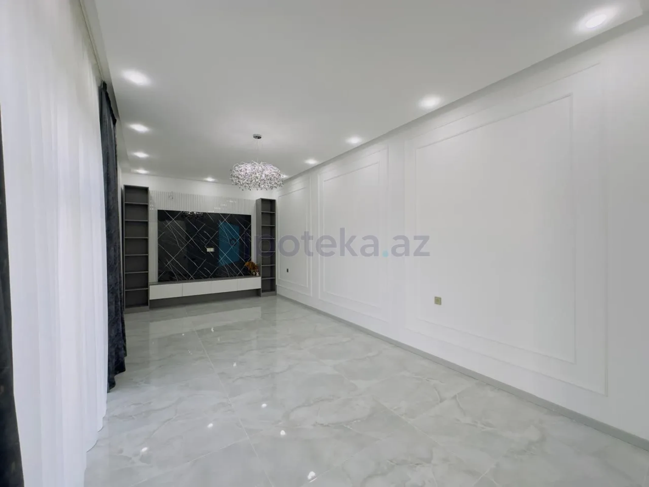 Satılır 4 otaqlı mənzil 160 m²