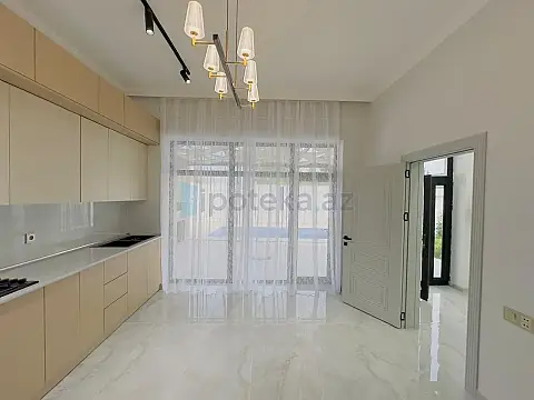 Satılır 4 otaqlı mənzil 160 m²