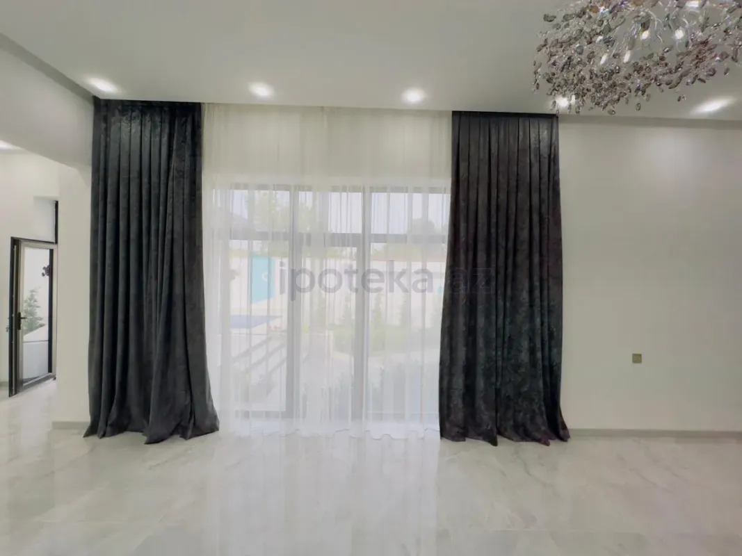 Satılır 4 otaqlı mənzil 160 m²