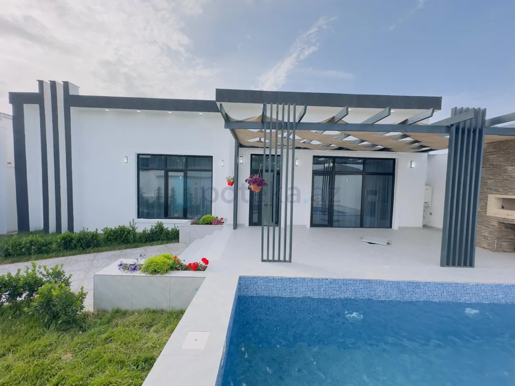 Satılır 4 otaqlı mənzil 160 m²