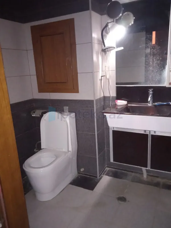 Satılır 4 otaqlı köhnə tikili 85 m²