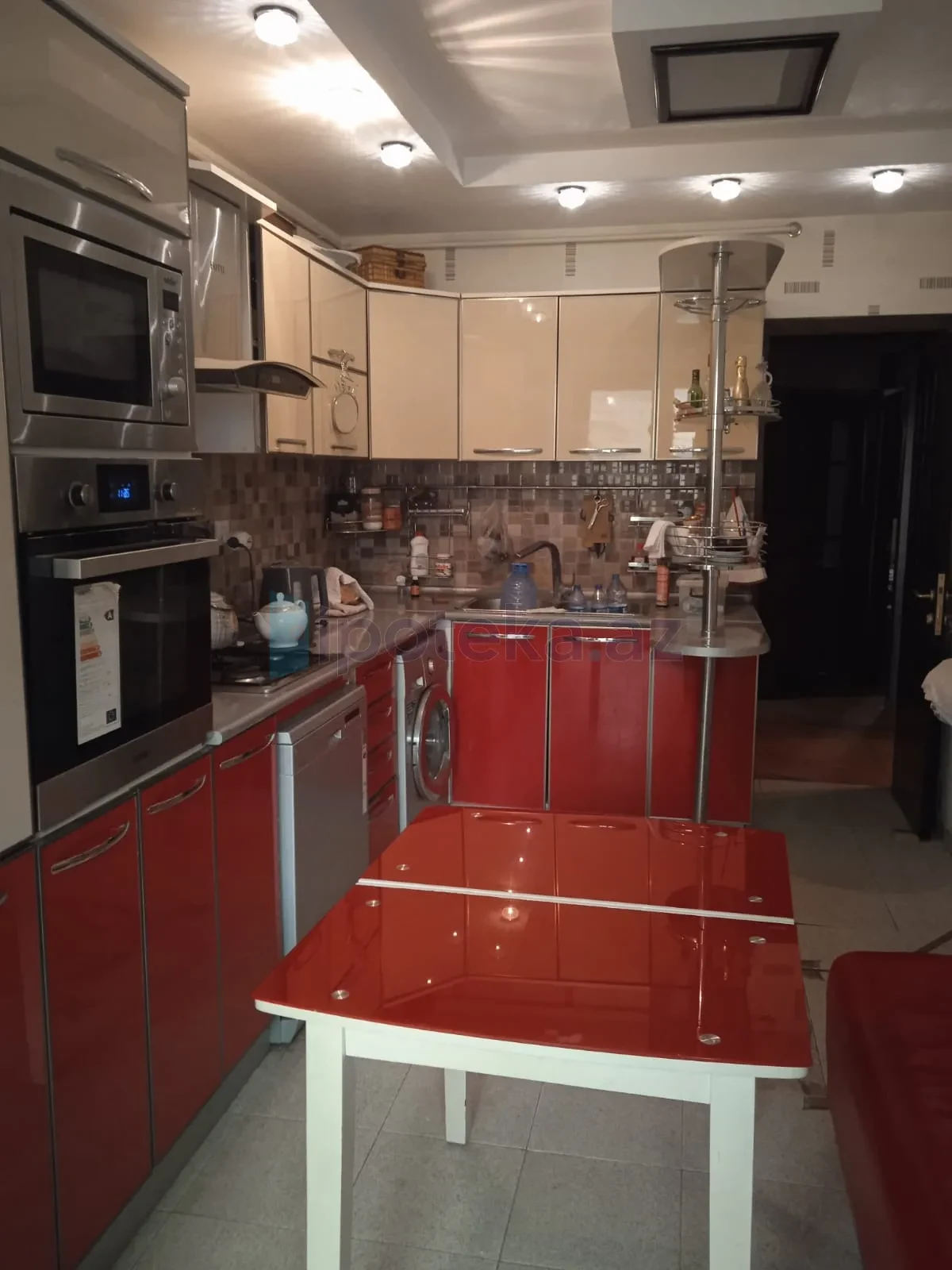 Satılır 4 otaqlı köhnə tikili 85 m²