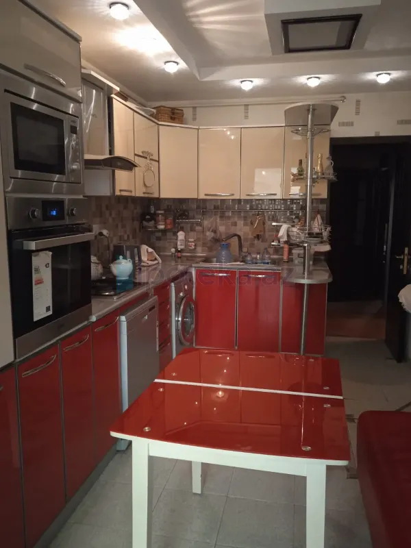 Satılır 4 otaqlı köhnə tikili 85 m²