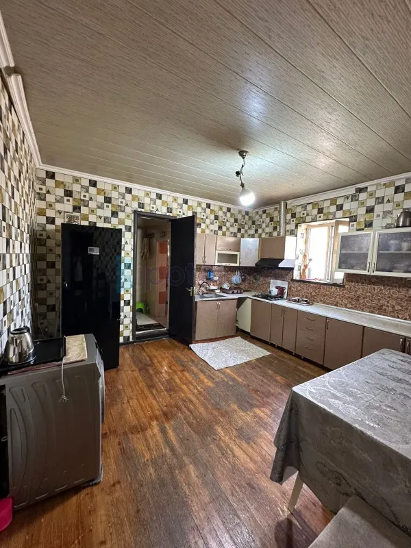 Satılır 7 otaqlı həyət evi 250 m²