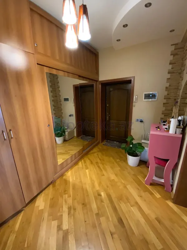 Satılır 3 otaqlı yeni tikili 100 m²