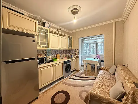 Satılır 2 otaqlı köhnə tikili 60 m²