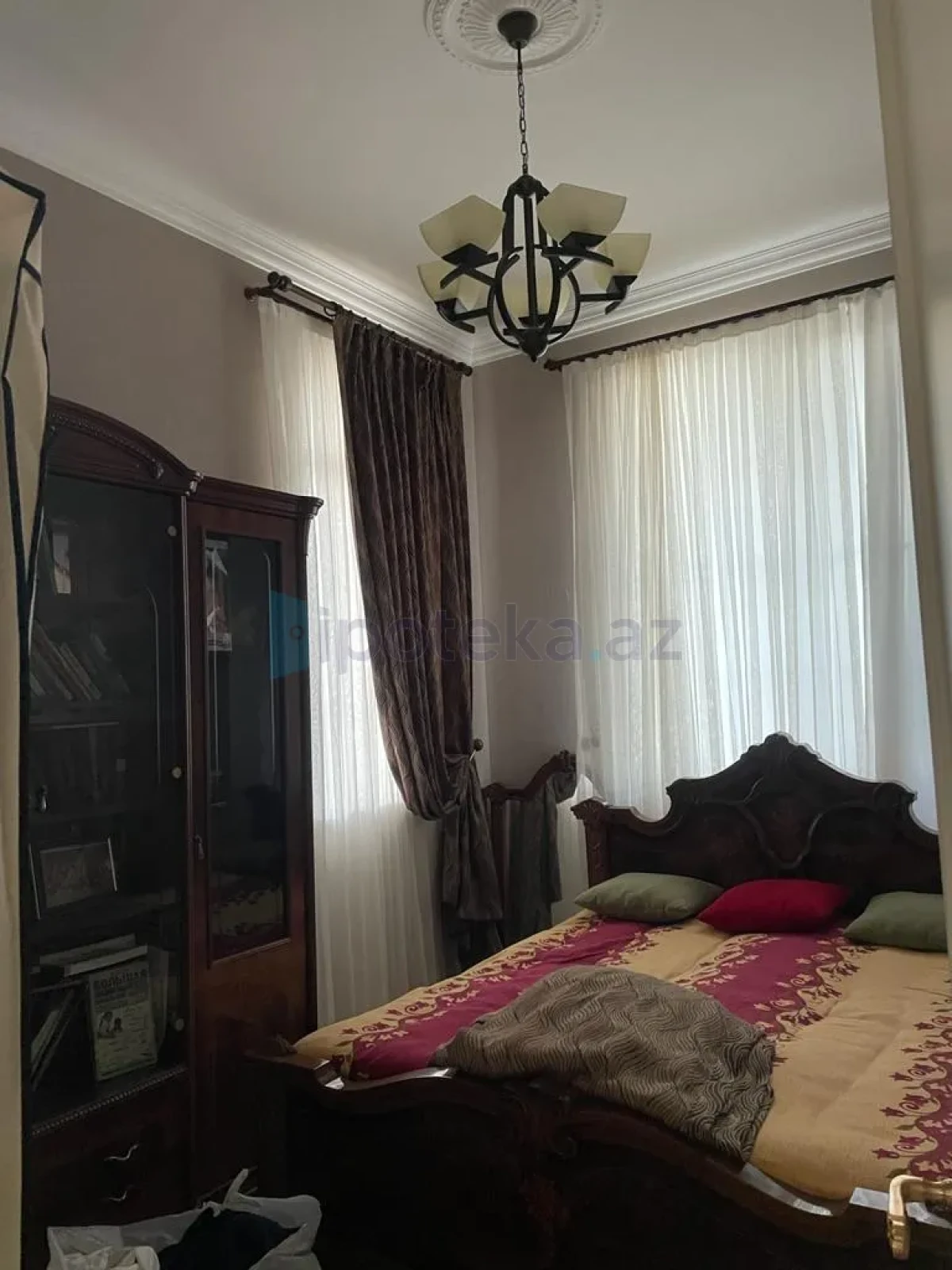 Satılır 5 otaqlı həyət evi 300 m²