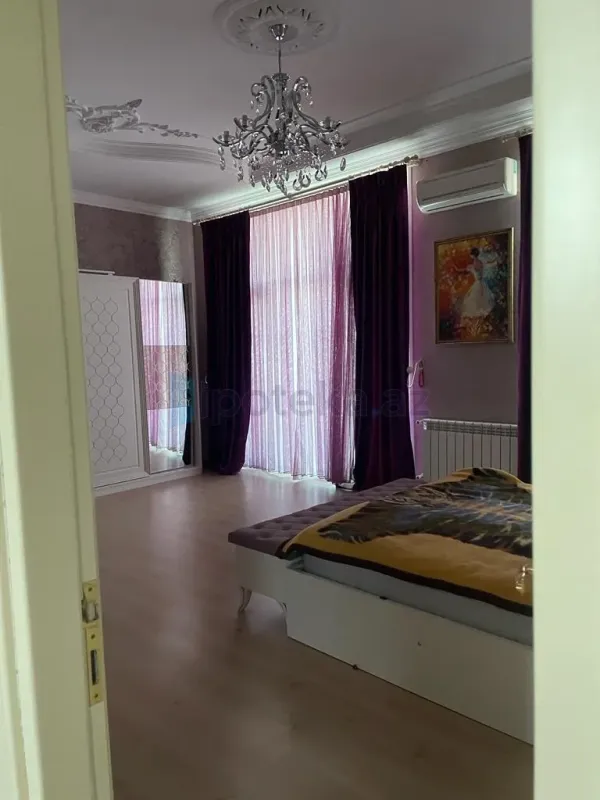 Satılır 5 otaqlı həyət evi 300 m²