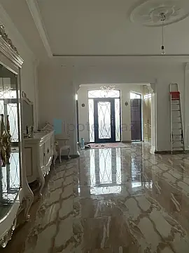 Satılır 5 otaqlı həyət evi 300 m²