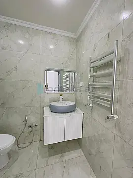 Satılır 4 otaqlı mənzil 140 m²