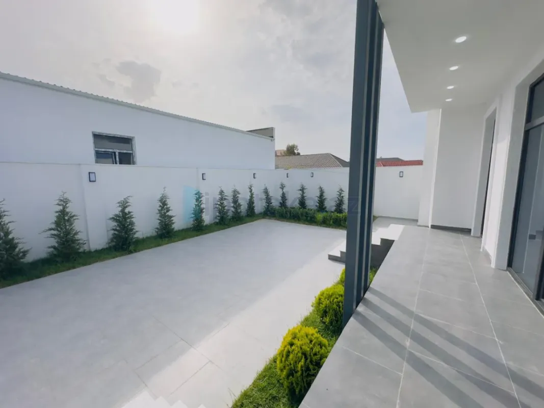 Satılır 4 otaqlı mənzil 140 m²